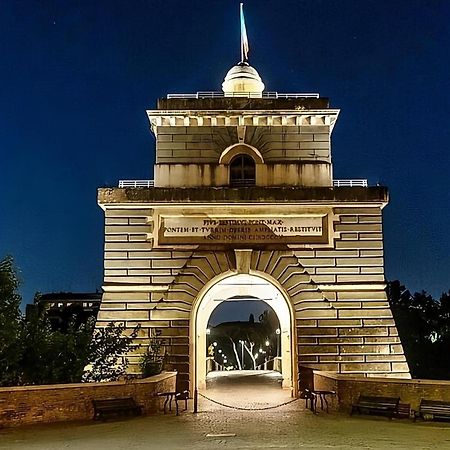 Dolcevita Ponte Milvio Rome Bagian luar foto